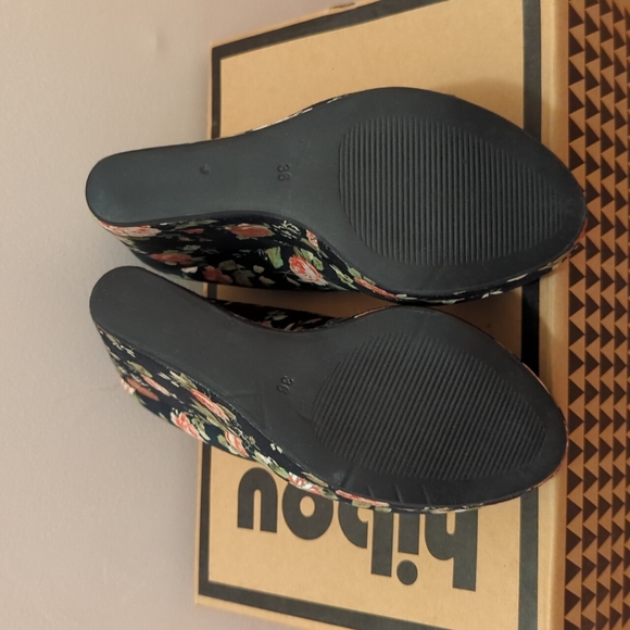 BNIB hibou wedge heels - Picture 3 of 6